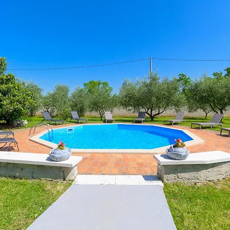 Villa Carla Near Pula With Private Pool & Kids Playground Up To 8 Guests - Pet Friendly *