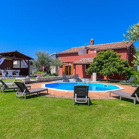 Carla Near Pula With Private Pool & Kids Playground Up To 8 Guests - Pet Friendly Villa *