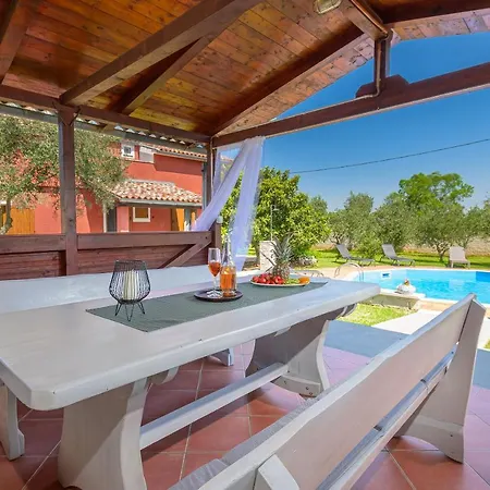 Carla Near Pula With Private Pool & Kids Playground Up To 8 Guests - Pet Friendly Villa