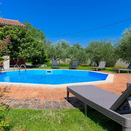 Carla Near Pula With Private Pool & Kids Playground Up To 8 Guests - Pet Friendly Villa