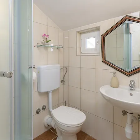 Carla Near Pula With Private Pool & Kids Playground Up To 8 Guests - Pet Friendly Villa
