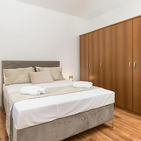 Villa Carla Near Pula With Private Pool & Kids Playground Up To 8 Guests - Pet Friendly *