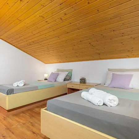 Villa Carla Near Pula With Private Pool & Kids Playground Up To 8 Guests - Pet Friendly *