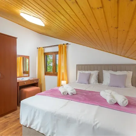 Carla Near Pula With Private Pool & Kids Playground Up To 8 Guests - Pet Friendly *
