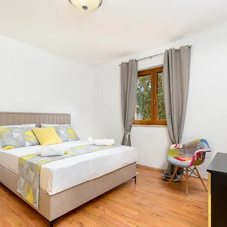 Carla Near Pula With Private Pool & Kids Playground Up To 8 Guests - Pet Friendly *