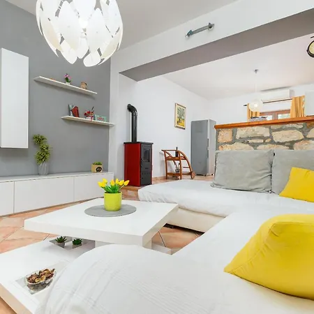 Villa Carla Near Pula With Private Pool & Kids Playground Up To 8 Guests - Pet Friendly Mutvoran