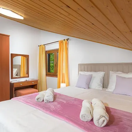 Carla Near Pula With Private Pool & Kids Playground Up To 8 Guests - Pet Friendly * Mutvoran