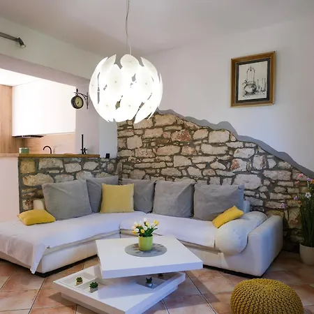 Villa Carla Near Pula With Private Pool & Kids Playground Up To 8 Guests - Pet Friendly *