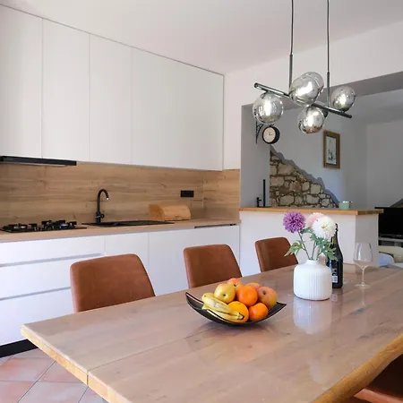 Carla Near Pula With Private Pool & Kids Playground Up To 8 Guests - Pet Friendly Villa